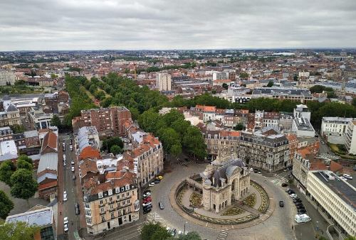 Photo avec vue de certaines toitures de la ville de Lille