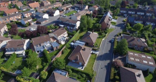 Photo avec vue de certaines toitures de la ville de Neuville-en-Ferrain
