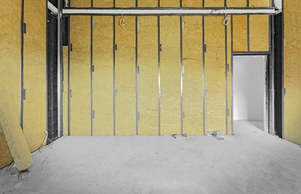 Photo d'une isolation des murs intérieurs sous ossature métallique